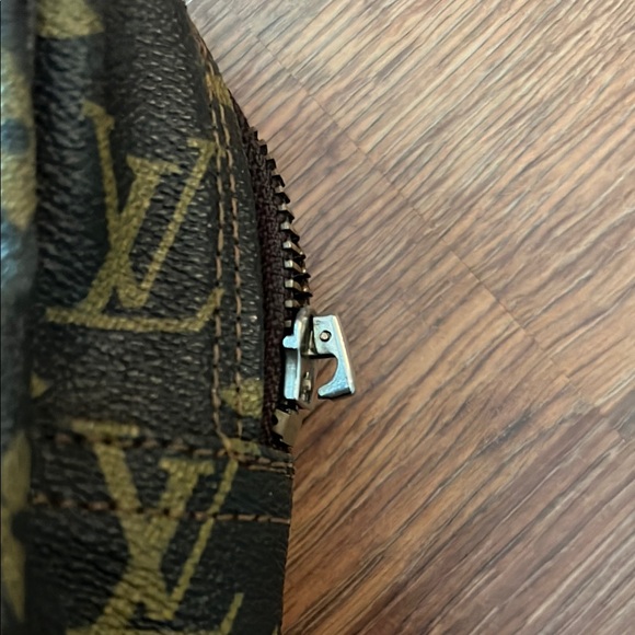 Louis Vuitton L Monogram Cosmetic Pouch - WITH Certificate of Authenticity - Picture 14 of 14